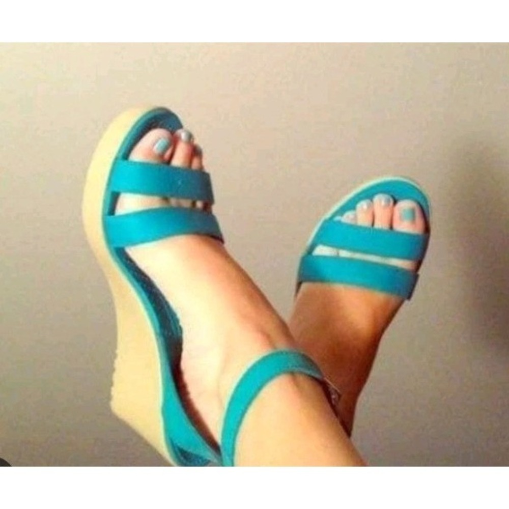 Crocs Leigh II Women's Ankle Strap Wedge Sandals Turquoise Teal Canvas Size 9